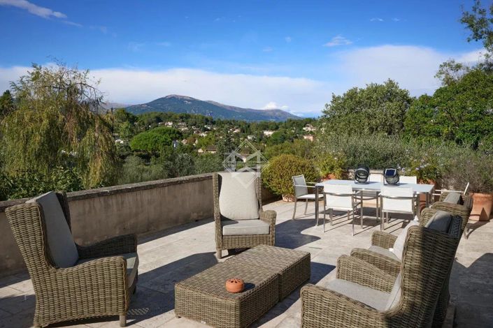 Image No.11-8 Bed House for sale