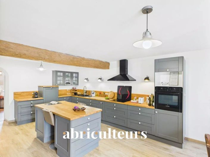 Image No.8-5 Bed House for sale