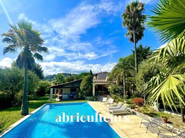 5 Bed House for sale