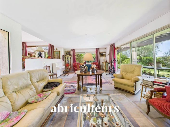 Image No.7-5 Bed House for sale