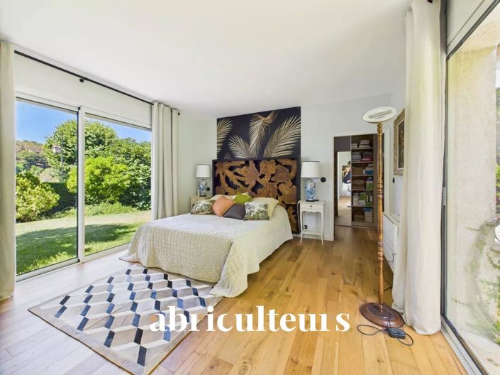 Image No.9-5 Bed House for sale