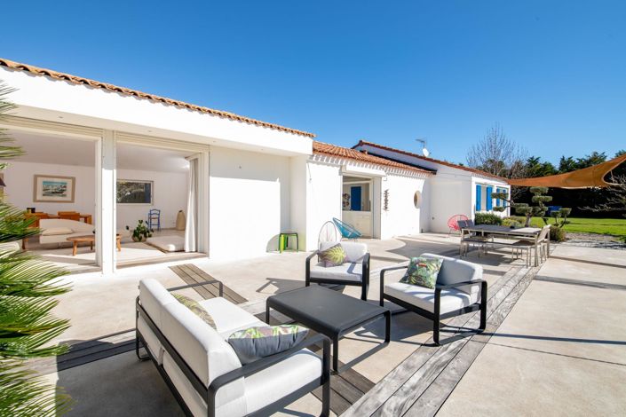 Image No.1-5 Bed House for sale