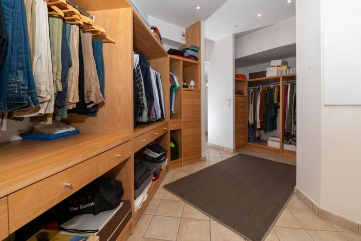 Image No.11-5 Bed House for sale