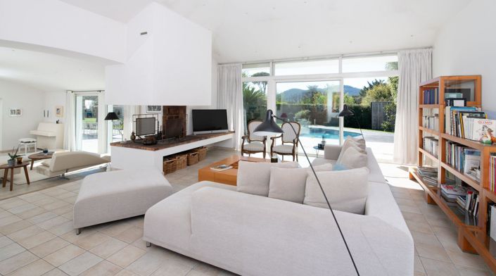 Image No.8-5 Bed House for sale