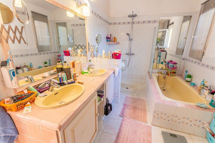 Image No.31-5 Bed House for sale