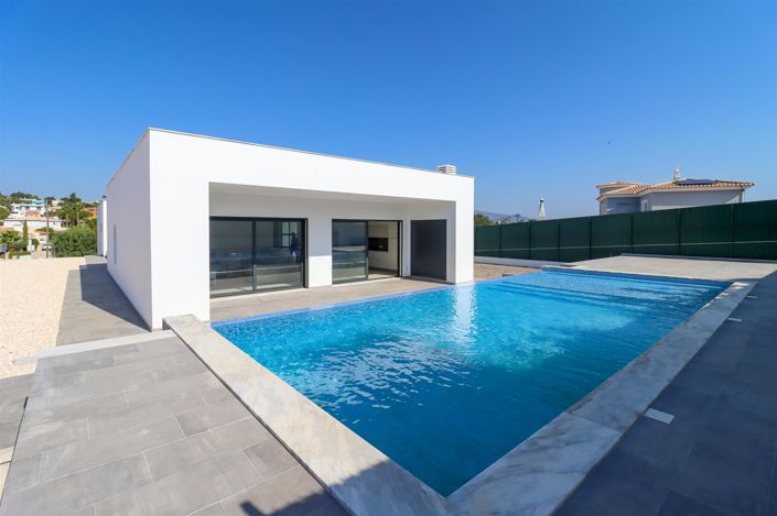 Image No.1-3 Bed House for sale