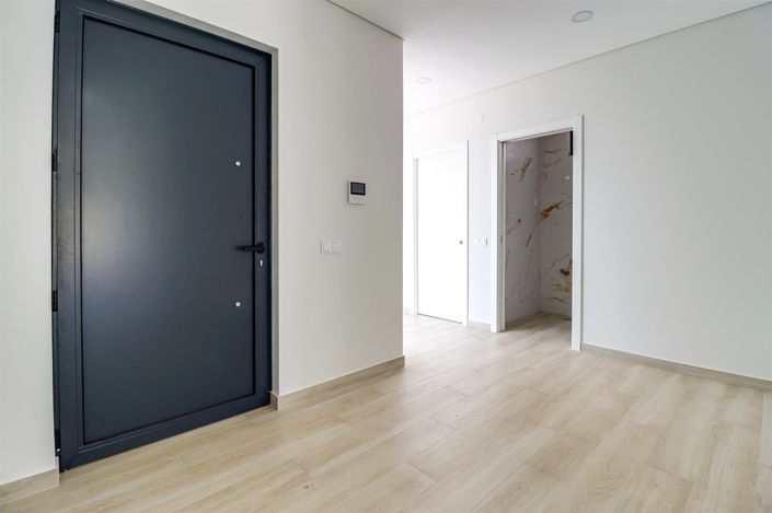 Image No.6-3 Bed House for sale