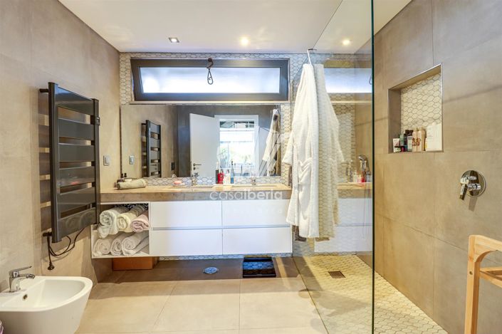 Image No.18-4 Bed House for sale