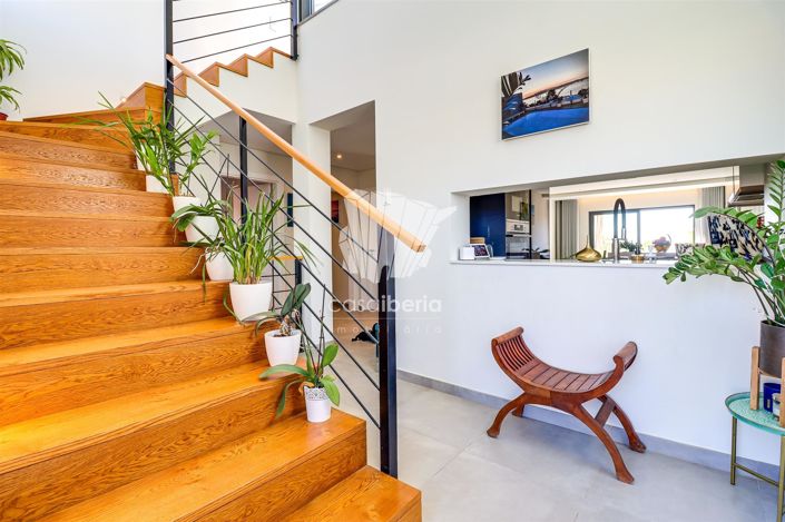 Image No.25-4 Bed House for sale