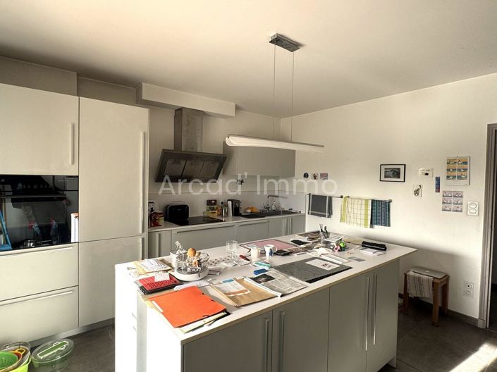 Image No.3-4 Bed House for sale