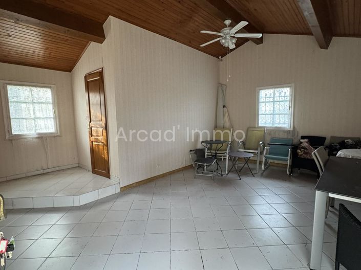 Image No.8-4 Bed House for sale