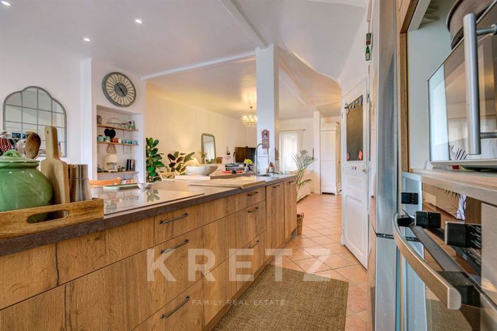 Image No.6-6 Bed House for sale