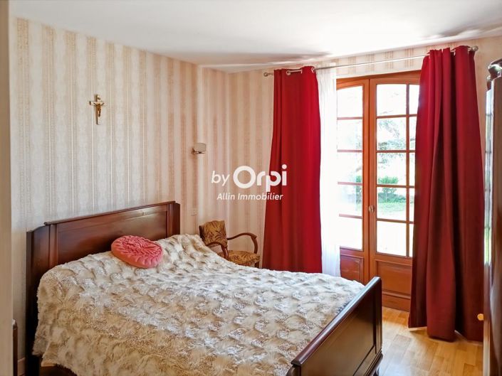 Image No.18-5 Bed House for sale