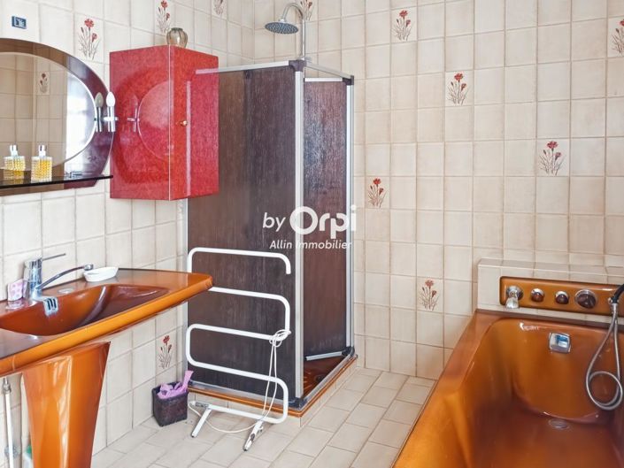 Image No.20-5 Bed House for sale