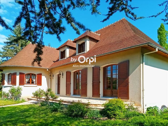 Image No.8-5 Bed House for sale