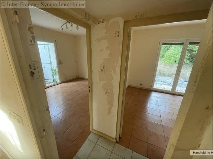 Image No.8-5 Bed House for sale