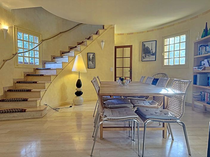 Image No.10-5 Bed House for sale