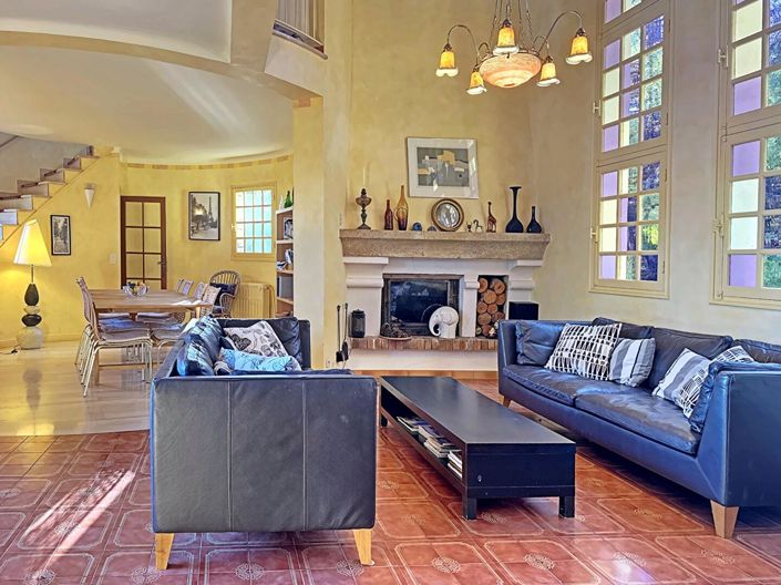 Image No.8-5 Bed House for sale