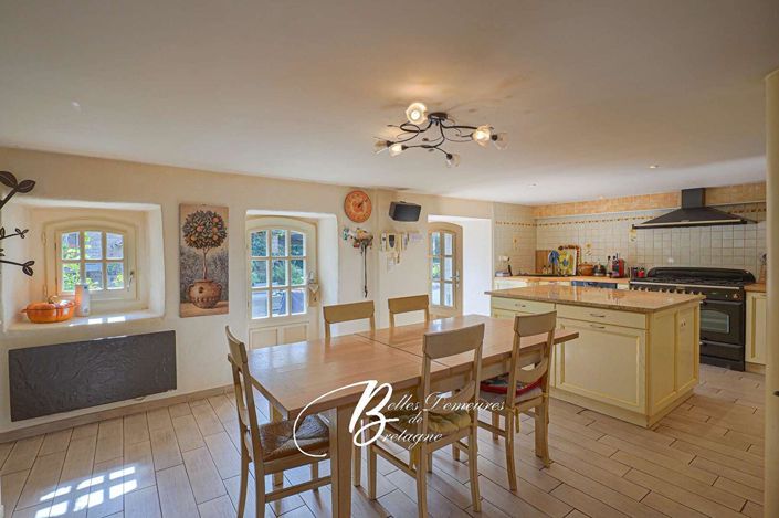 Image No.6-5 Bed House for sale