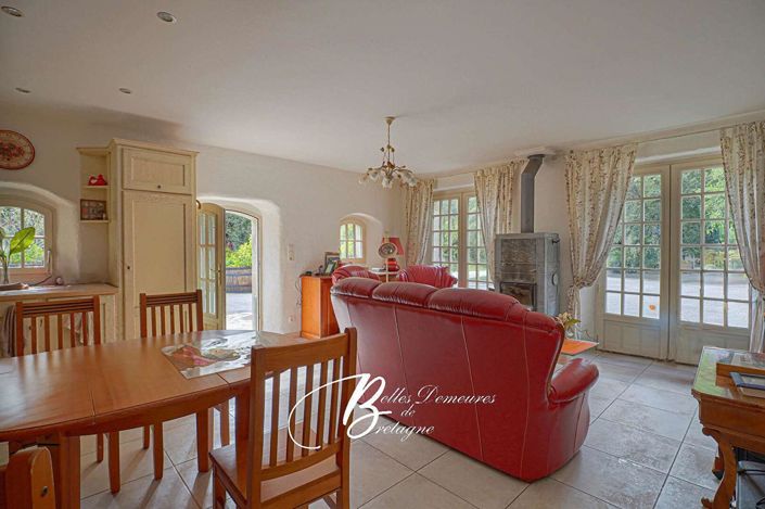 Image No.7-5 Bed House for sale