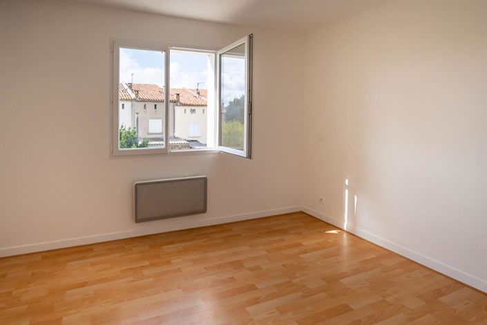 Image No.14-2 Bed House for sale