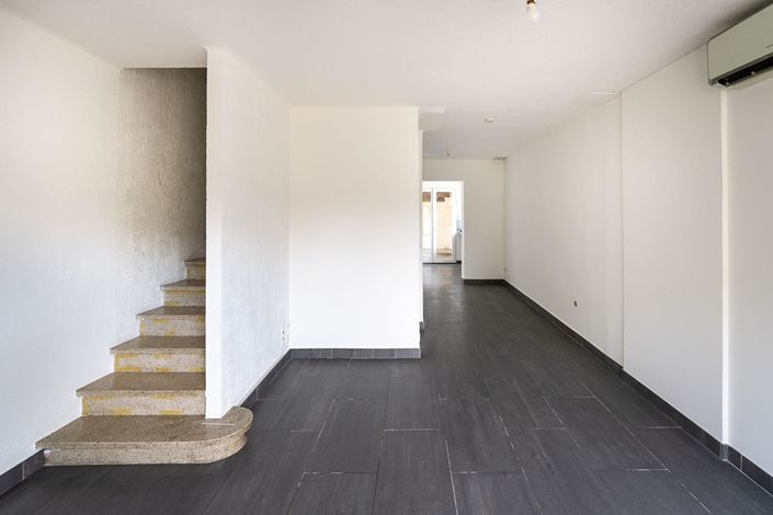 Image No.5-2 Bed House for sale