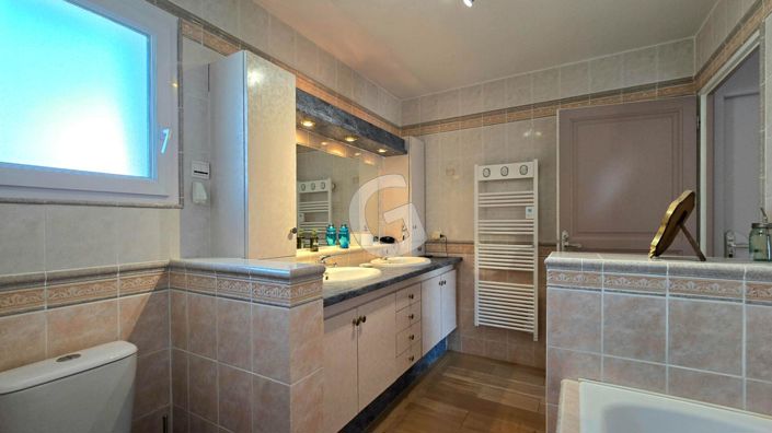 Image No.15-3 Bed House for sale