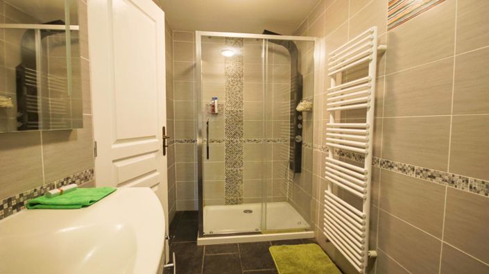 Image No.12-5 Bed Property for sale