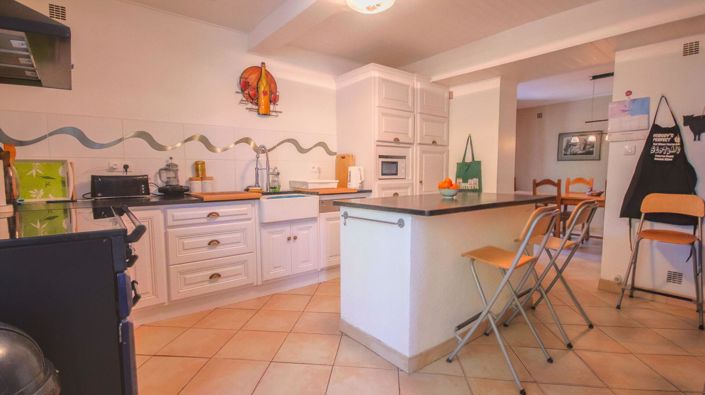 Image No.8-5 Bed Property for sale