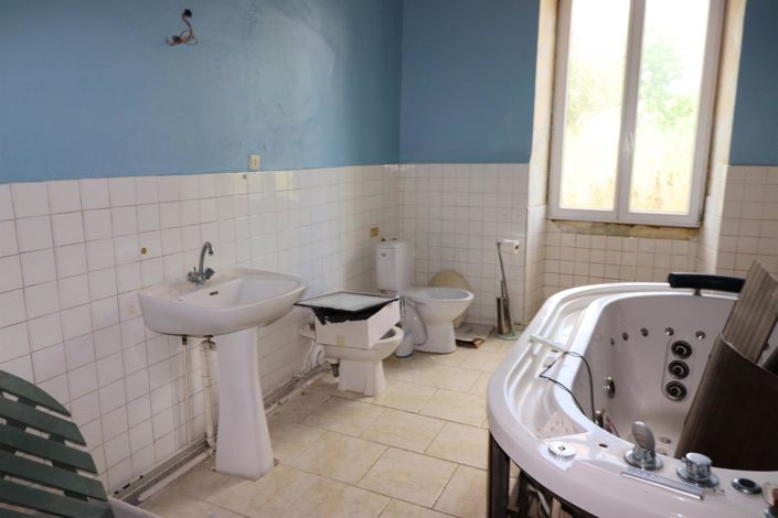 Image No.11-6 Bed House for sale