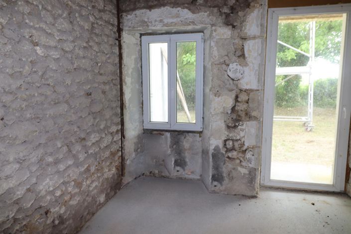 Image No.9-6 Bed House for sale