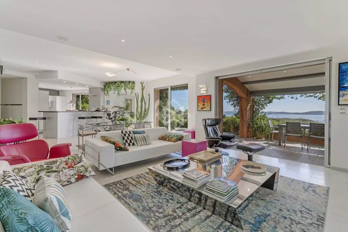 Image No.7-7 Bed House for sale