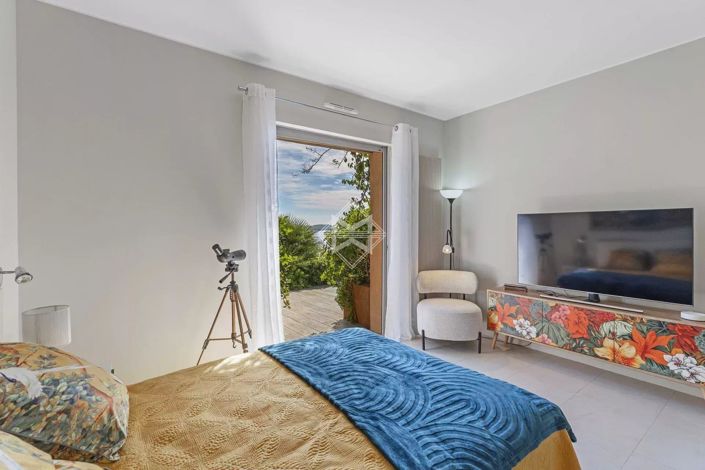 Image No.9-7 Bed House for sale