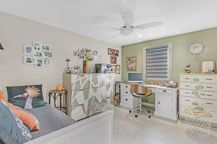 Image No.11-6 Bed House for sale