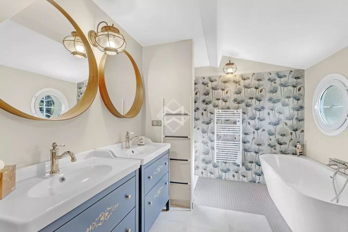 Image No.13-6 Bed House for sale