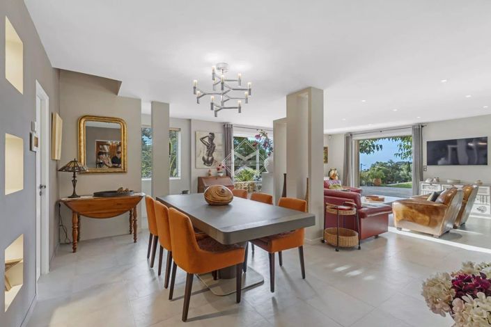 Image No.5-6 Bed House for sale