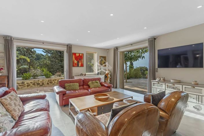 Image No.6-6 Bed House for sale