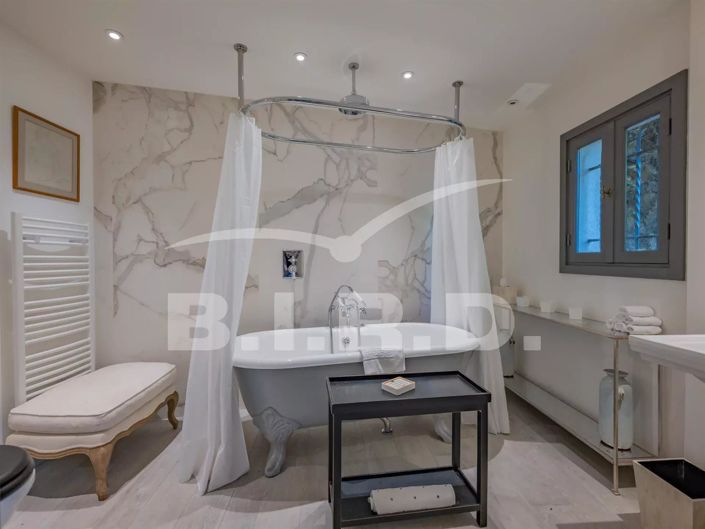 Image No.12-7 Bed House for sale