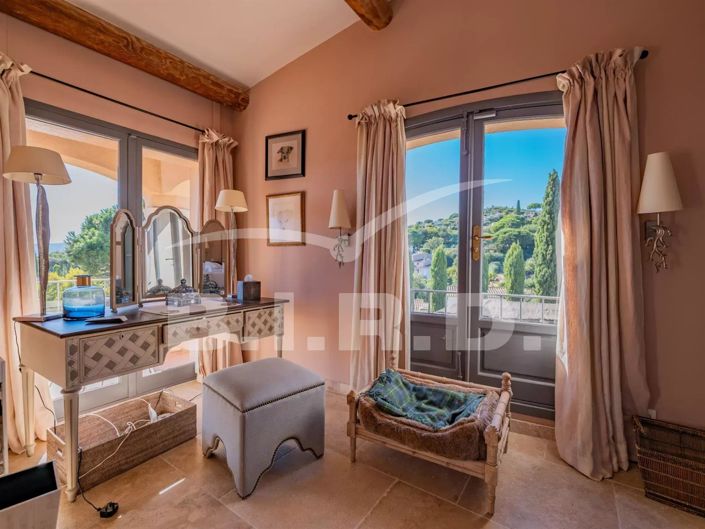 Image No.20-7 Bed House for sale