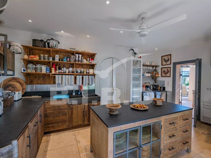 Image No.8-7 Bed House for sale