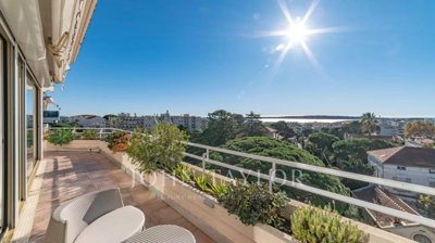 4 Bed Apartment for sale