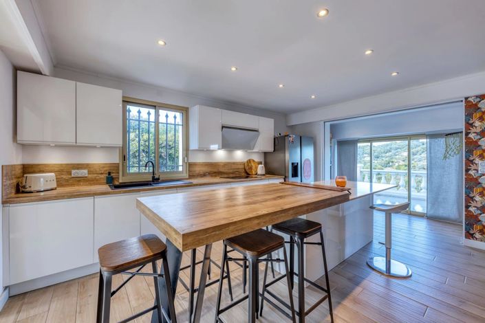 Image No.10-6 Bed House for sale