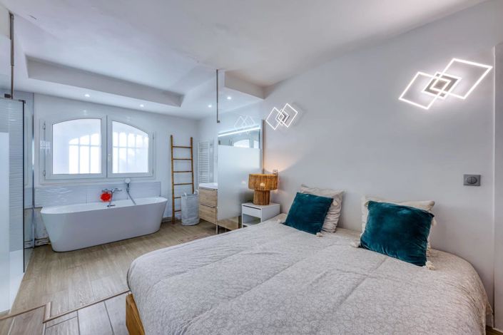 Image No.15-6 Bed House for sale