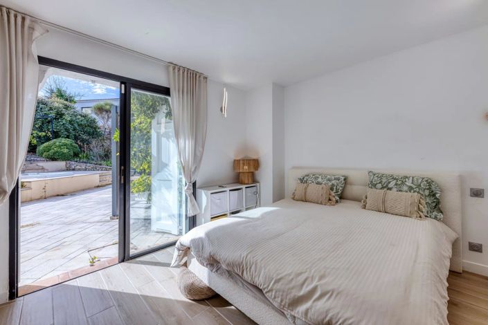 Image No.17-6 Bed House for sale