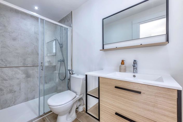 Image No.18-6 Bed House for sale