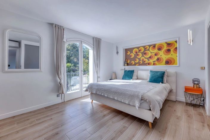 Image No.19-6 Bed House for sale