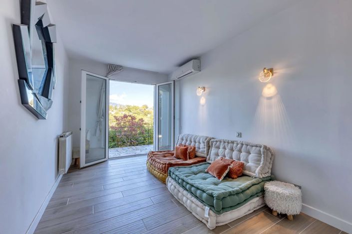 Image No.23-6 Bed House for sale