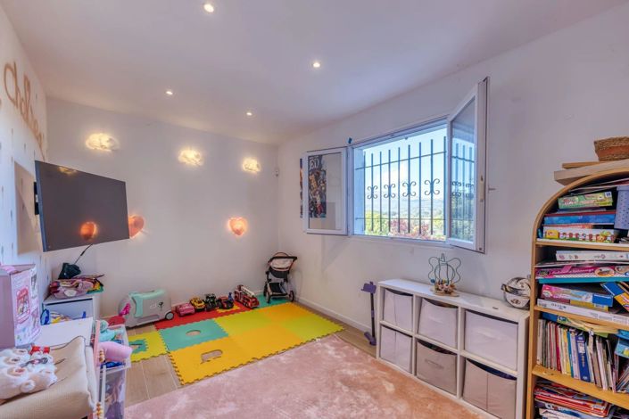 Image No.24-6 Bed House for sale