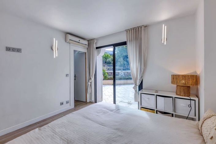 Image No.30-6 Bed House for sale