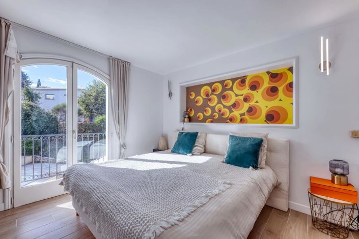 Image No.31-6 Bed House for sale